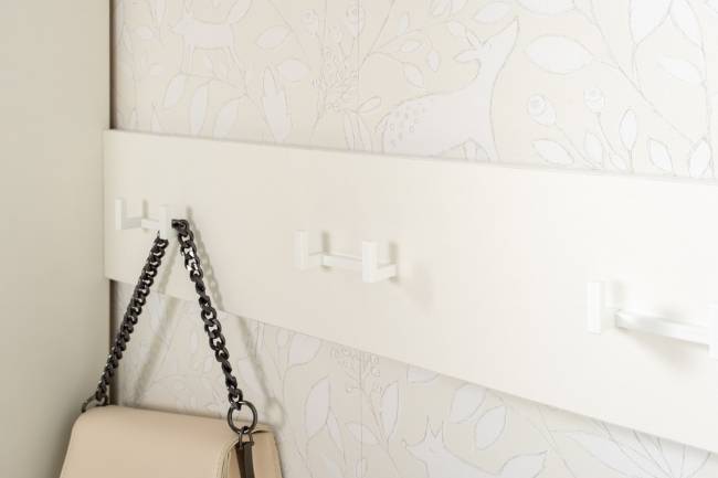 Вешалка Октава 15.14.02 цвет белый шагрень