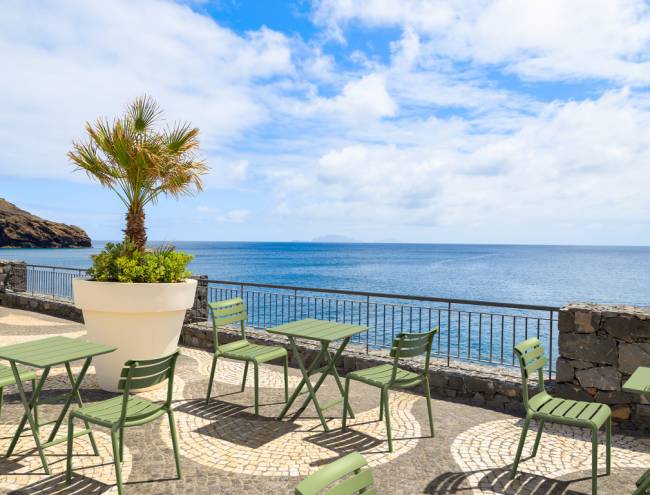 Стол пластиковый складной Helen Folding Table 60 оливковый 600х600х740 мм