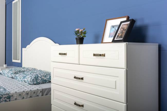 Комод 10.103 Ливерпуль цвет ясень ваниль/белый